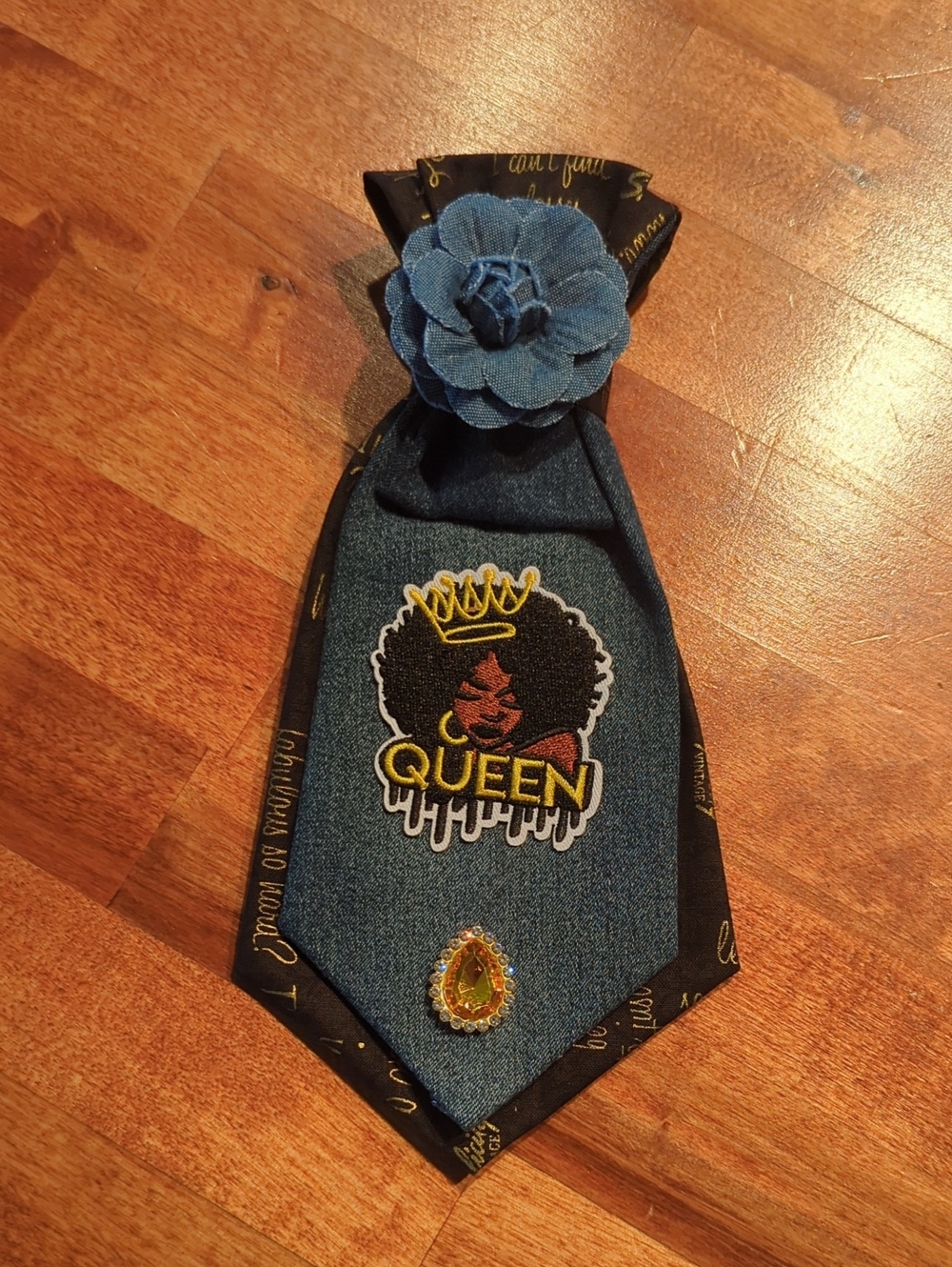 Queen Denim-Look Accessory Tie with Blue Flower